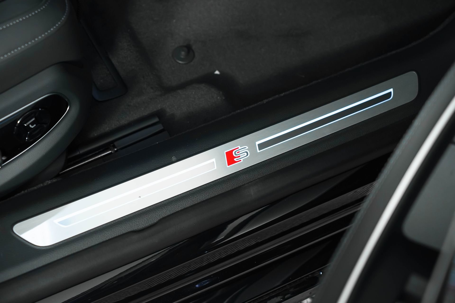 New 2025 Audi S8 image 32