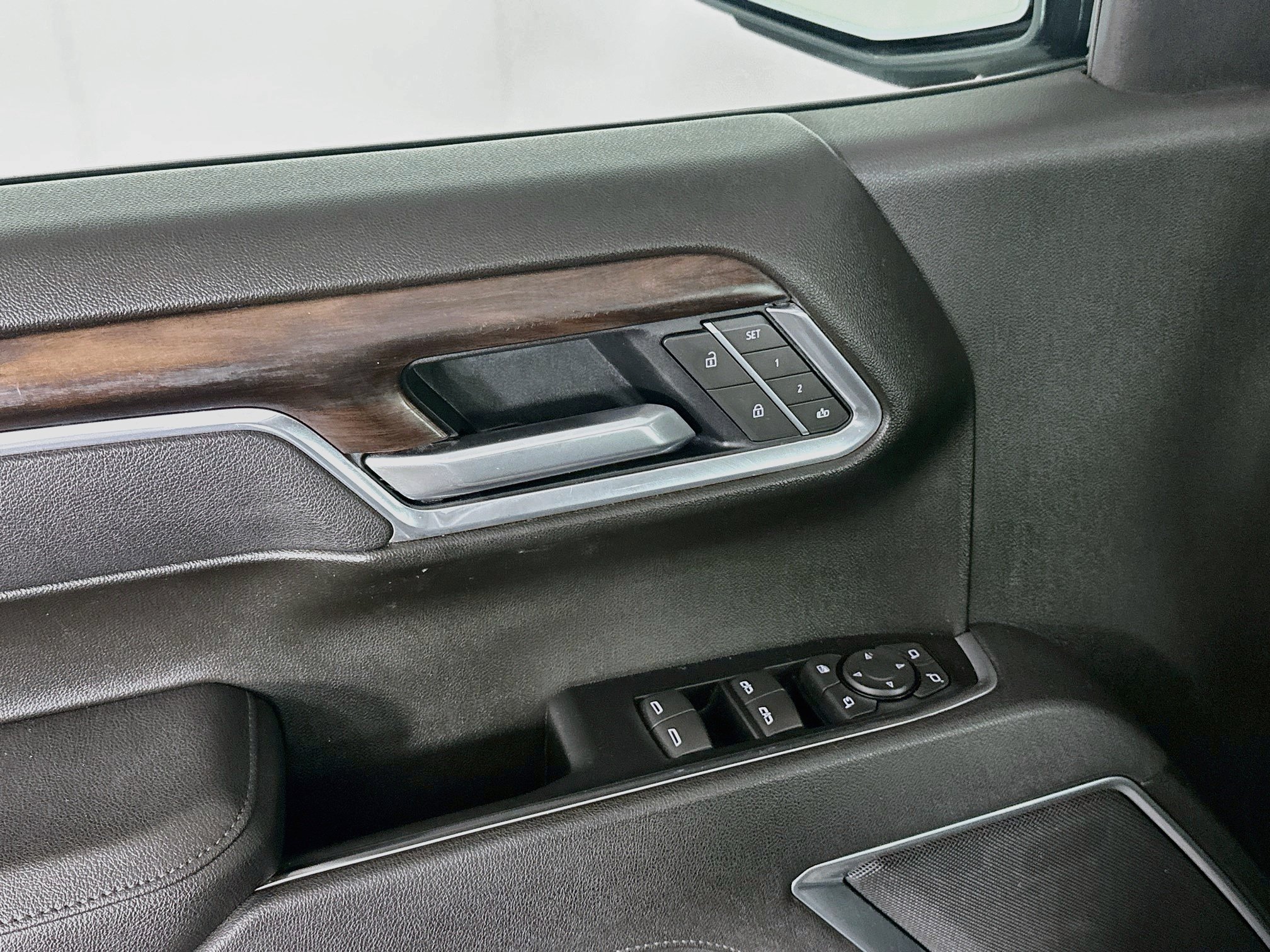 Used 2025 GMC Sierra 1500 SLT RWD image 15