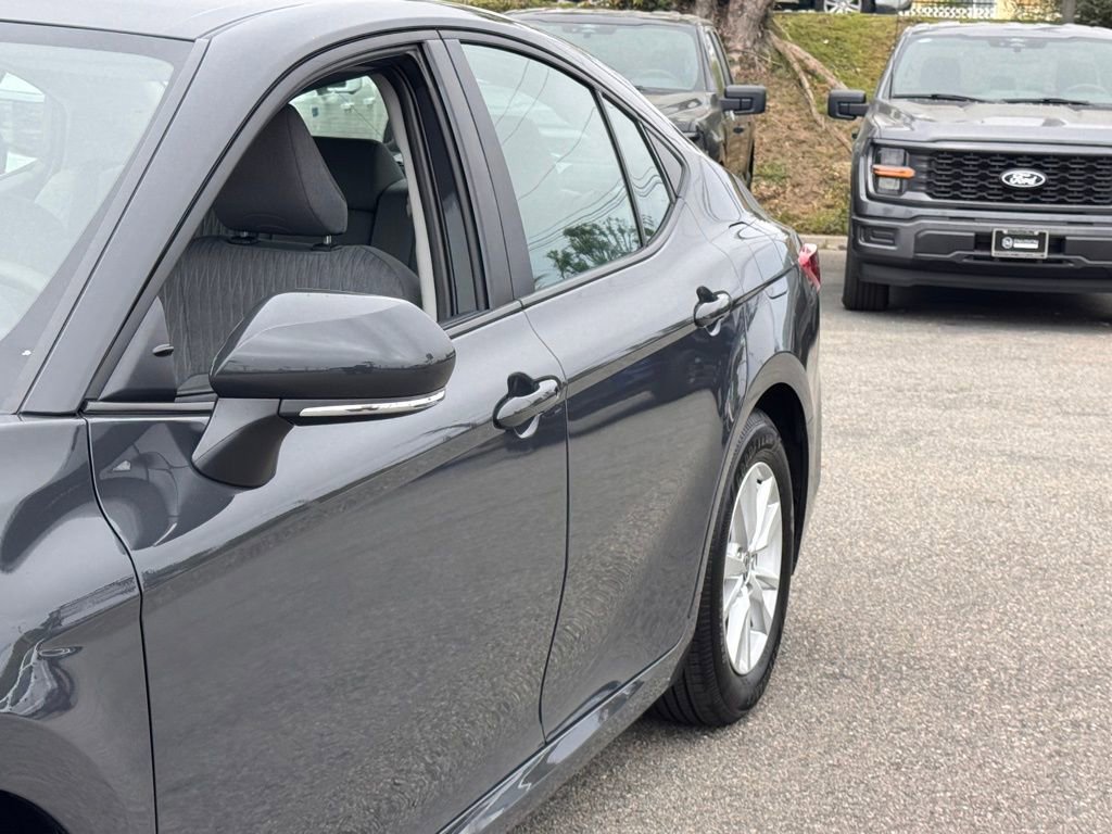 Used 2025 Toyota Camry LE image 9