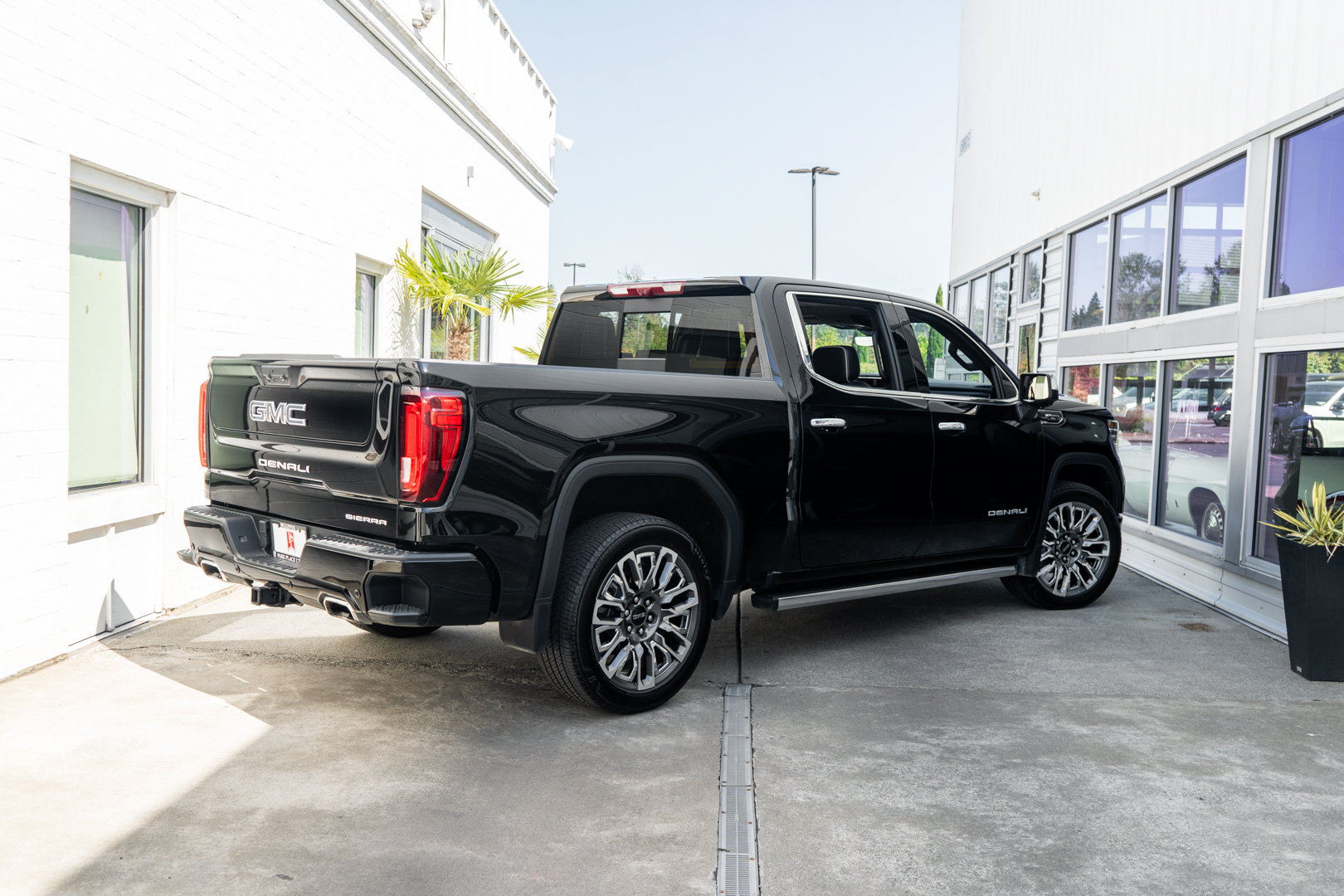 Used 2025 GMC Sierra 1500 Denali Ultimate AWD/4WD image 8