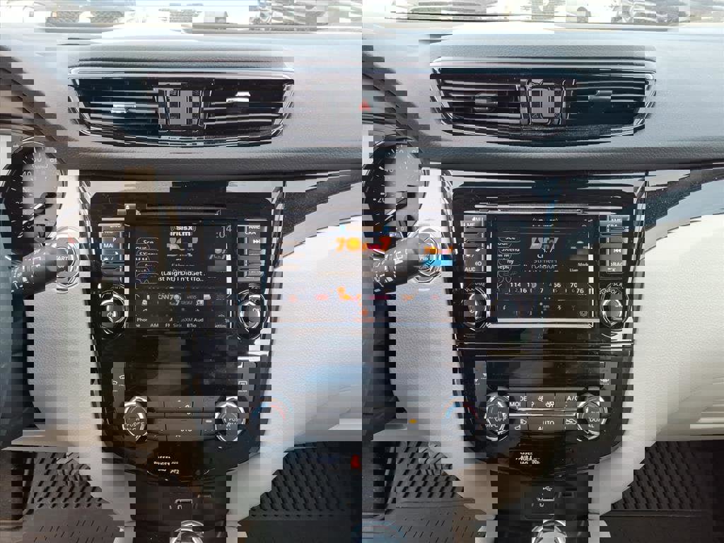 Used 2022 Nissan Rogue Sport SL image 10