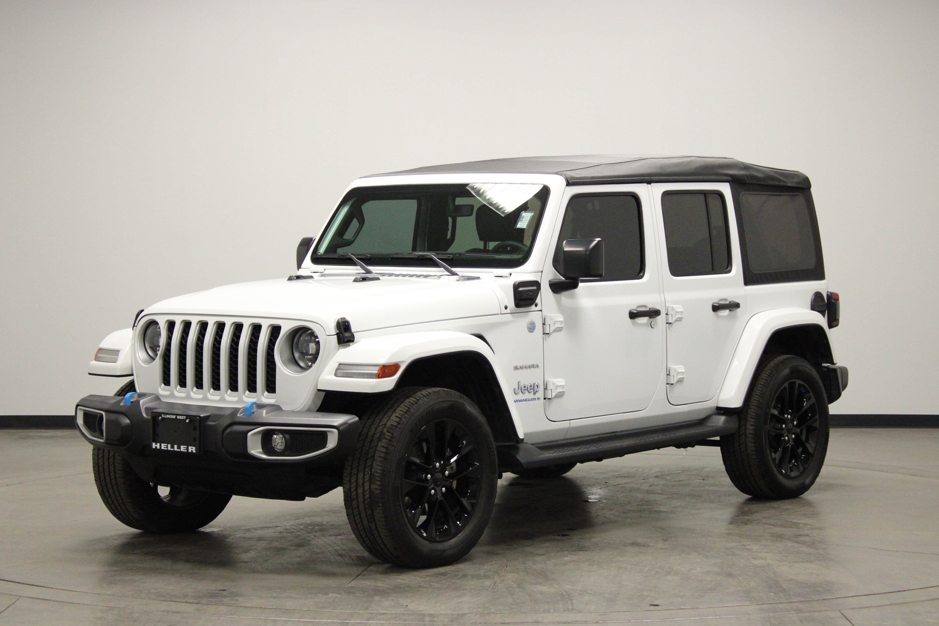 Used 2023 Jeep Wrangler Sahara image 4