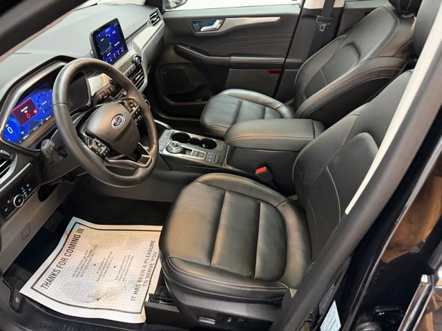Used 2022 Ford Escape Titanium w/ Class II Trailer Tow Package image 17