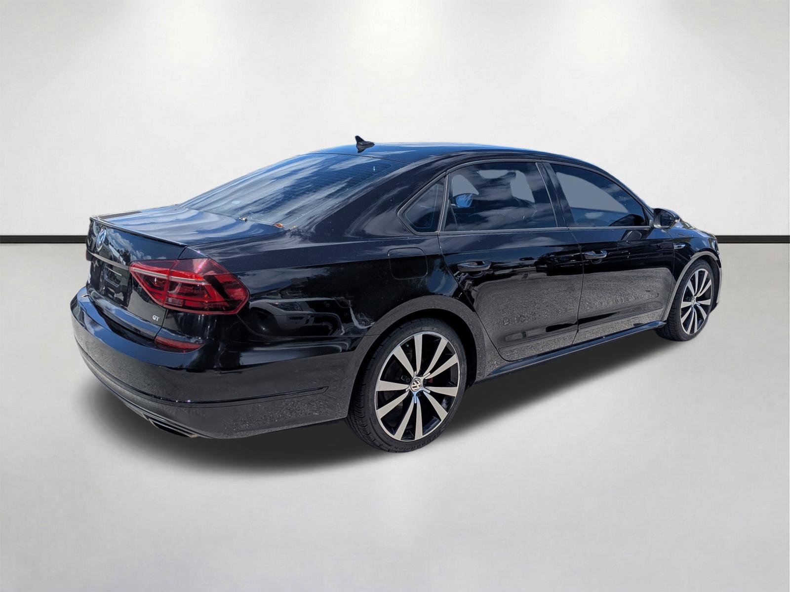 Used 2018 Volkswagen Passat 3.6 image 4