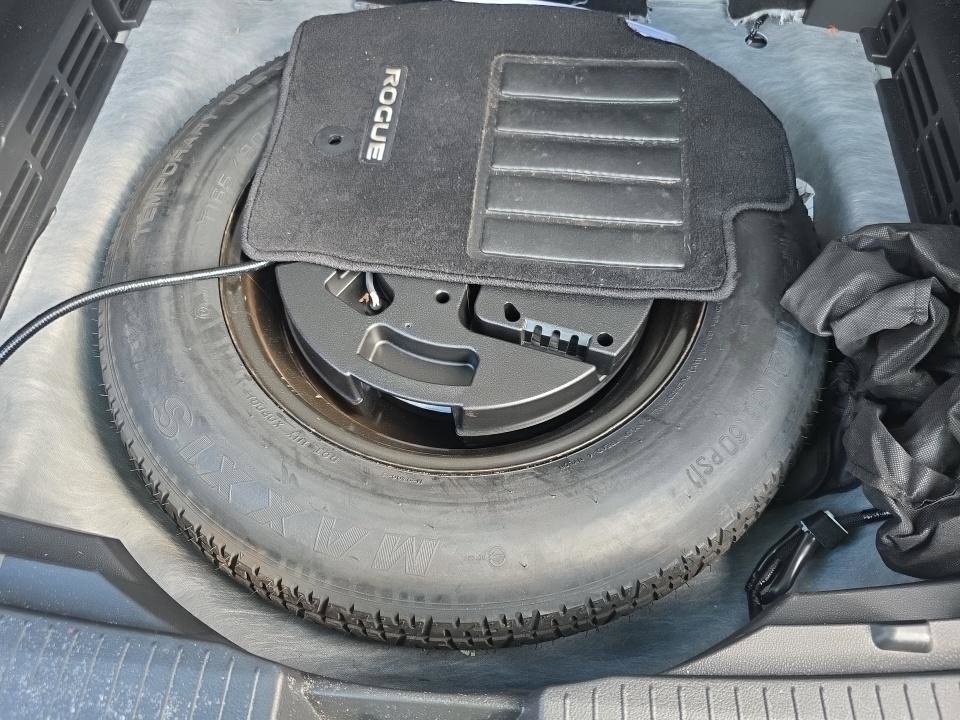 Certified 2023 Nissan Rogue SV w/ SV Premium B Package AWD/4WD image 17