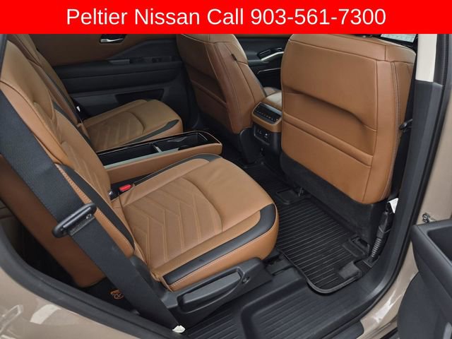 Used 2024 Nissan Pathfinder Platinum image 17