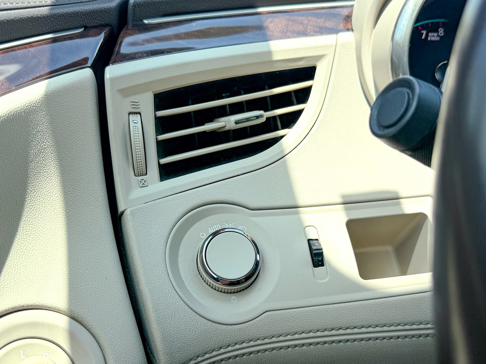 Used 2014 Buick LaCrosse Leather FWD image 39