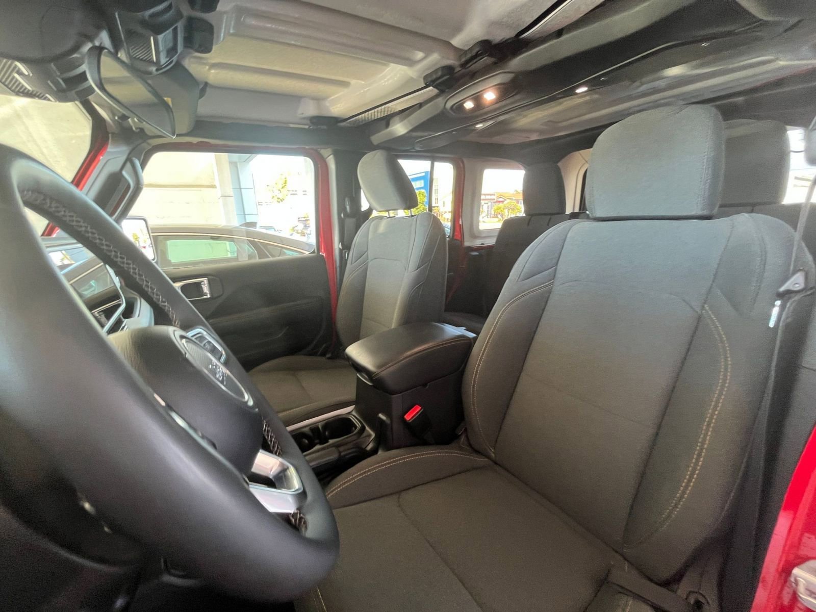 Used 2025 Jeep Wrangler Sahara image 36