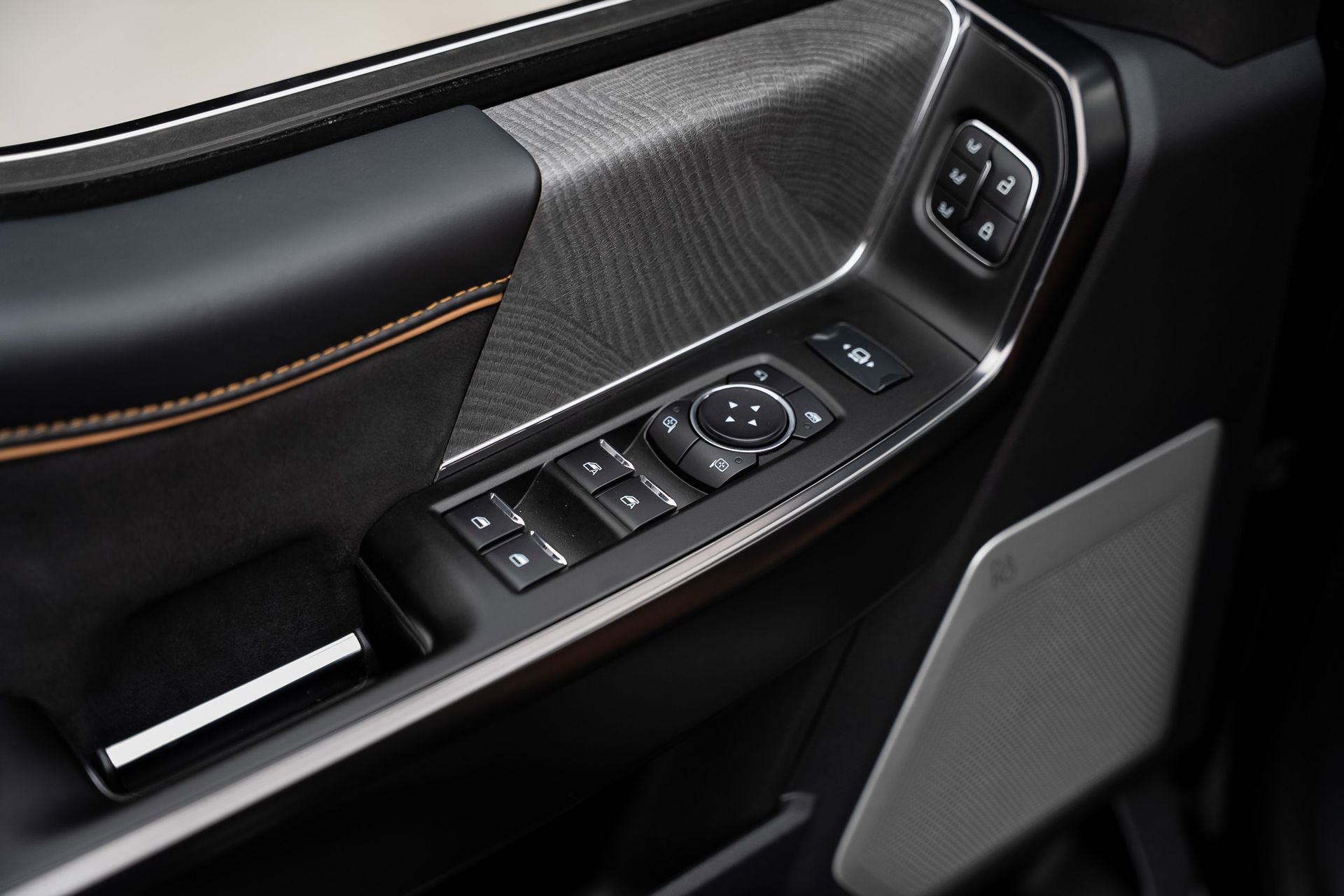 Used 2024 Ford F250 Platinum w/ Tremor Off-Road Package image 58