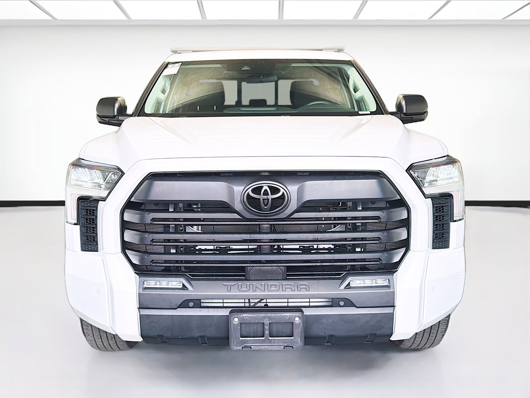 Used 2022 Toyota Tundra SR5 w/ SR5 Convenience Package image 2