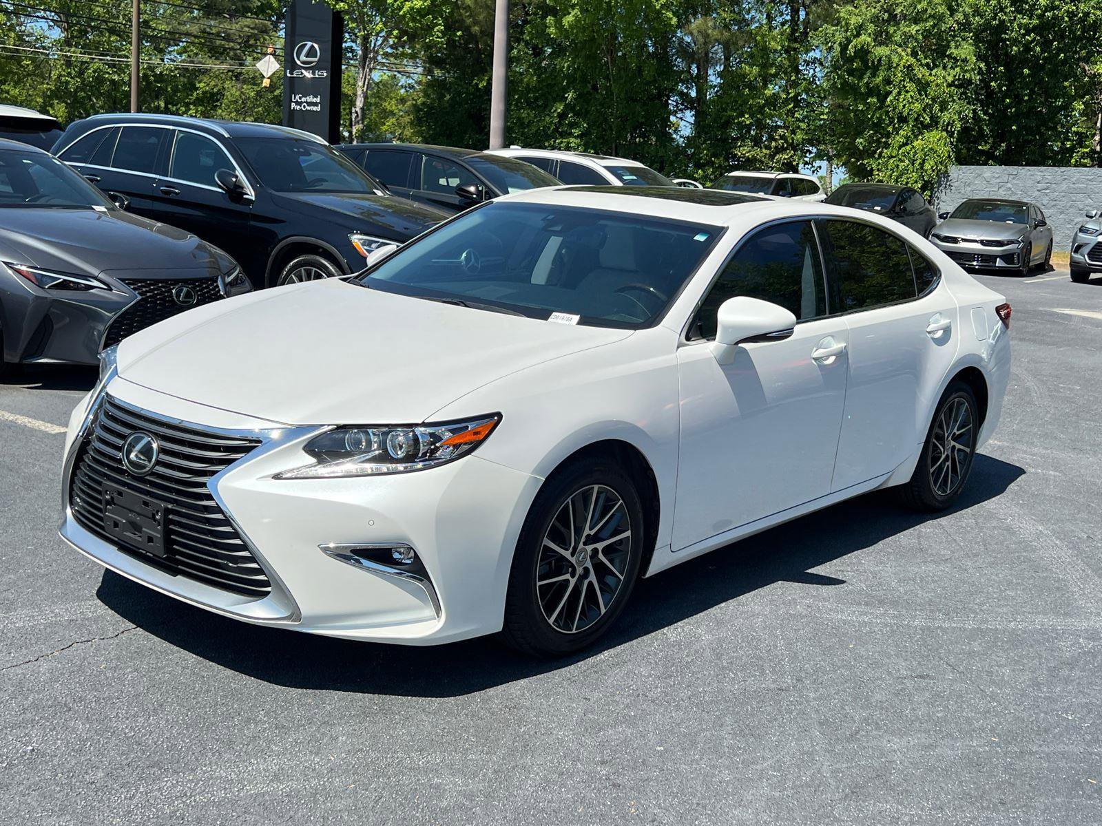 Used 2017 Lexus ES 350 w/ Luxury Package image 2