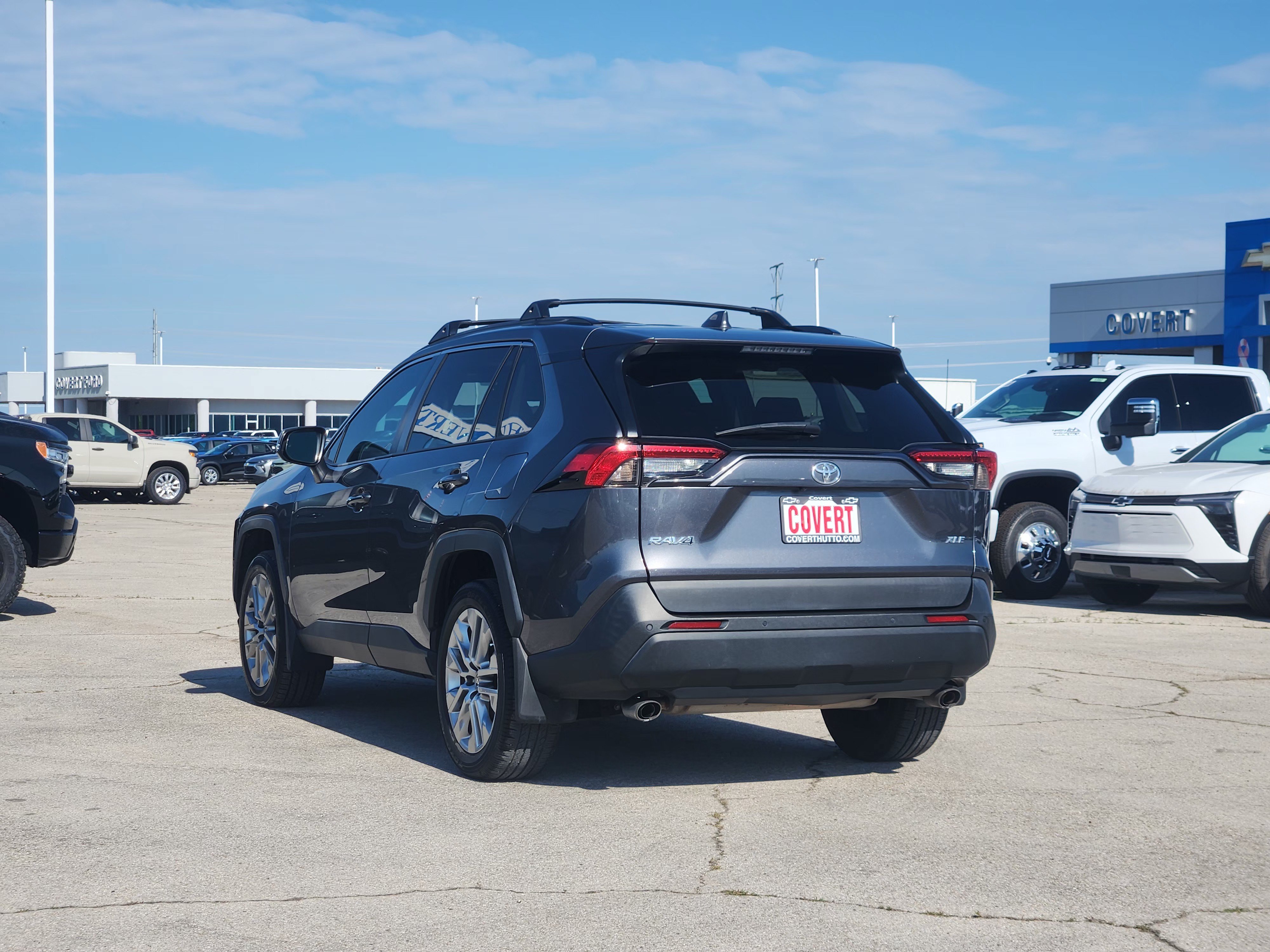 Used 2021 Toyota RAV4 XLE Premium FWD image 5