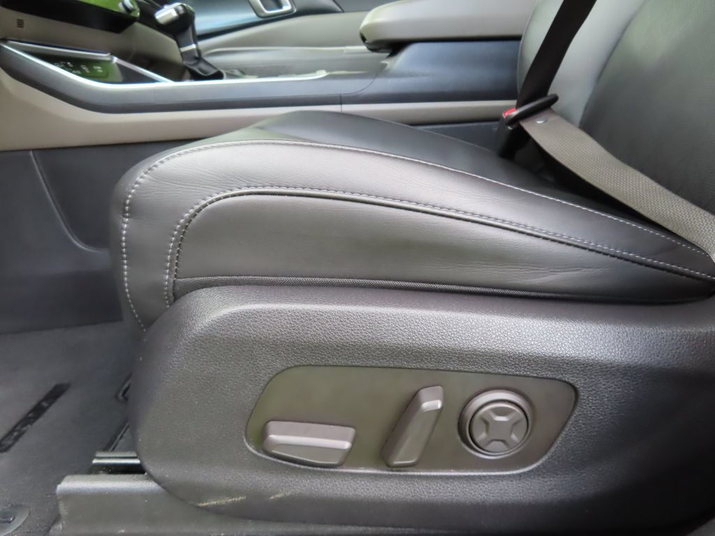 Certified 2025 Kia Carnival FWD image 8