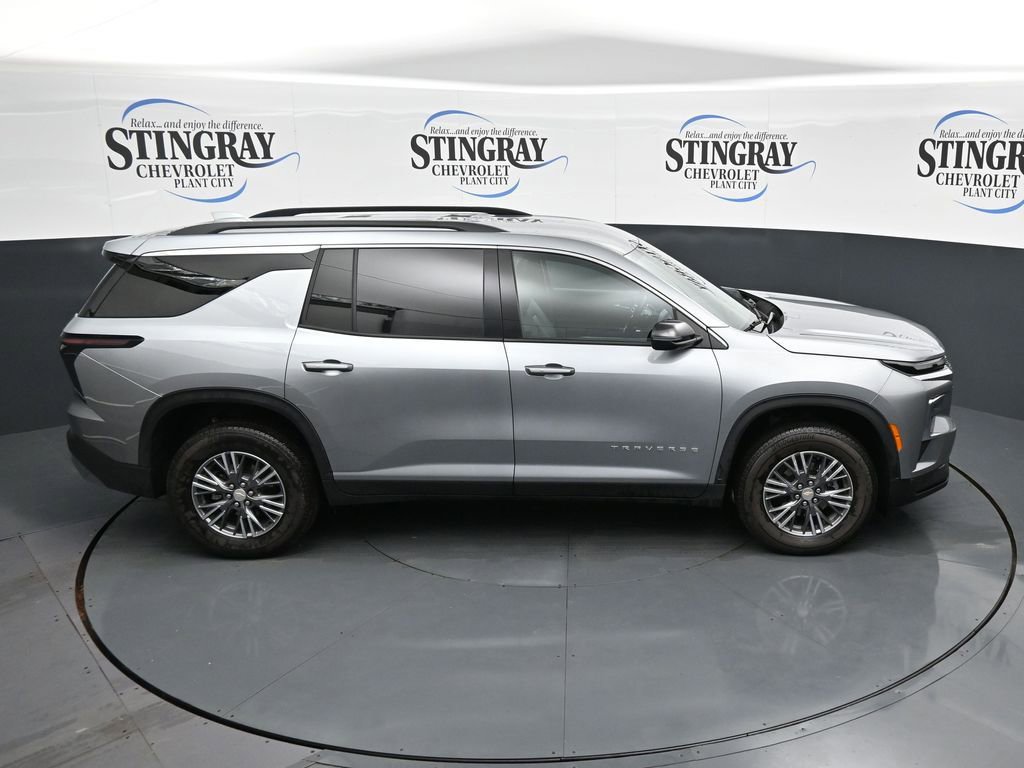 Used 2026 Chevrolet Traverse LT FWD image 25