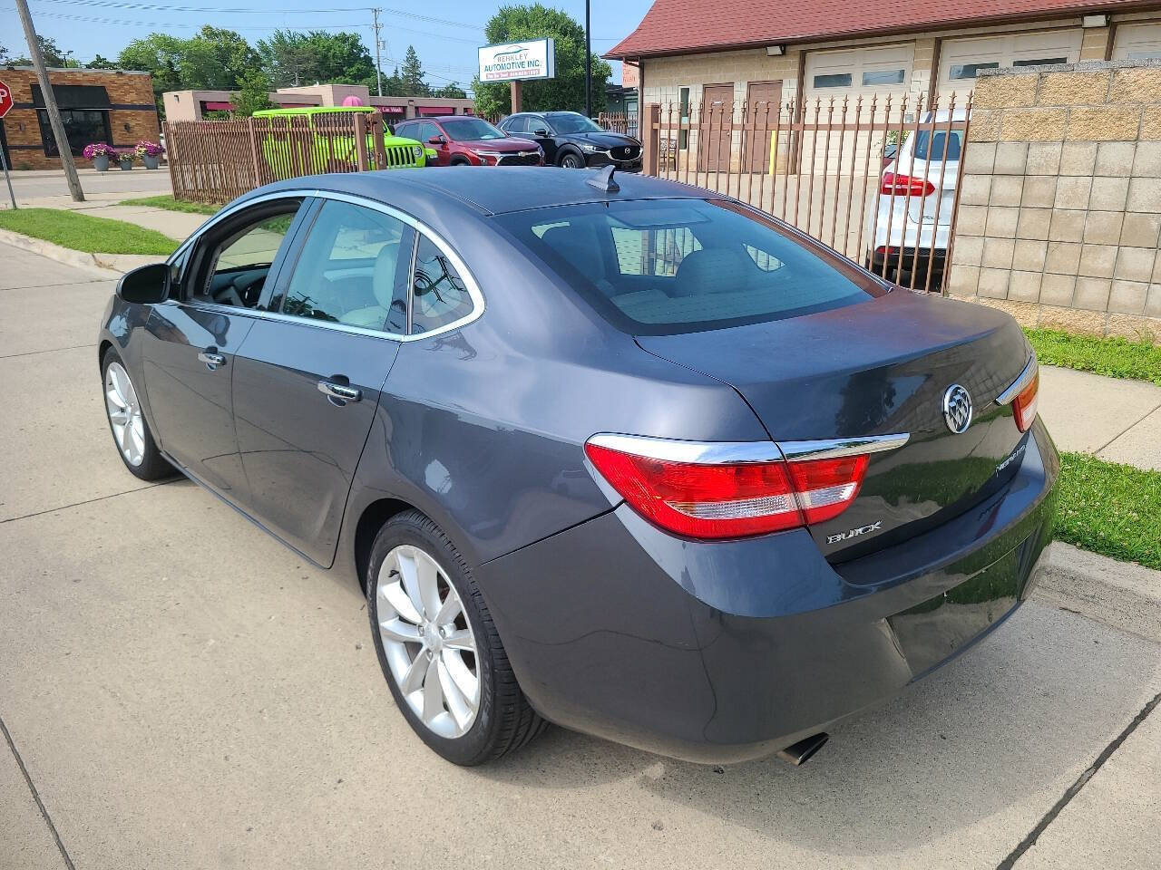 Used 2012 Buick Verano FWD image 10