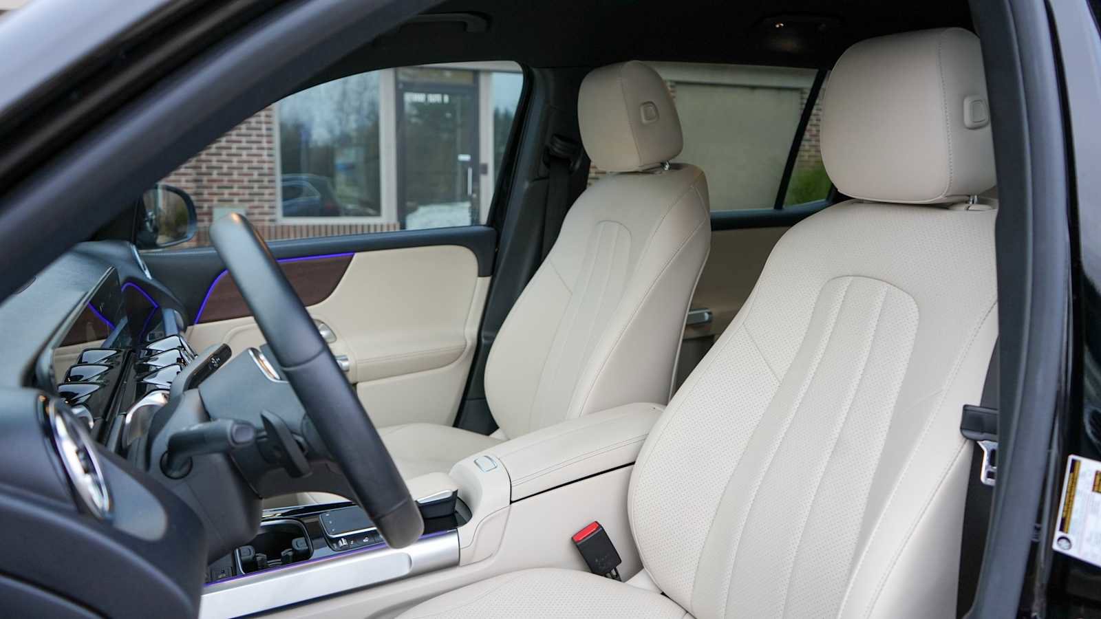 Certified 2022 Mercedes-Benz EQB 300 4MATIC w/ Exclusive Package image 13