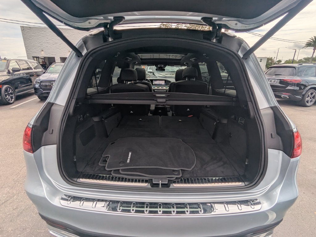 Used 2025 Mercedes-Benz GLS 450 4MATIC w/ AMG Line Exterior image 25
