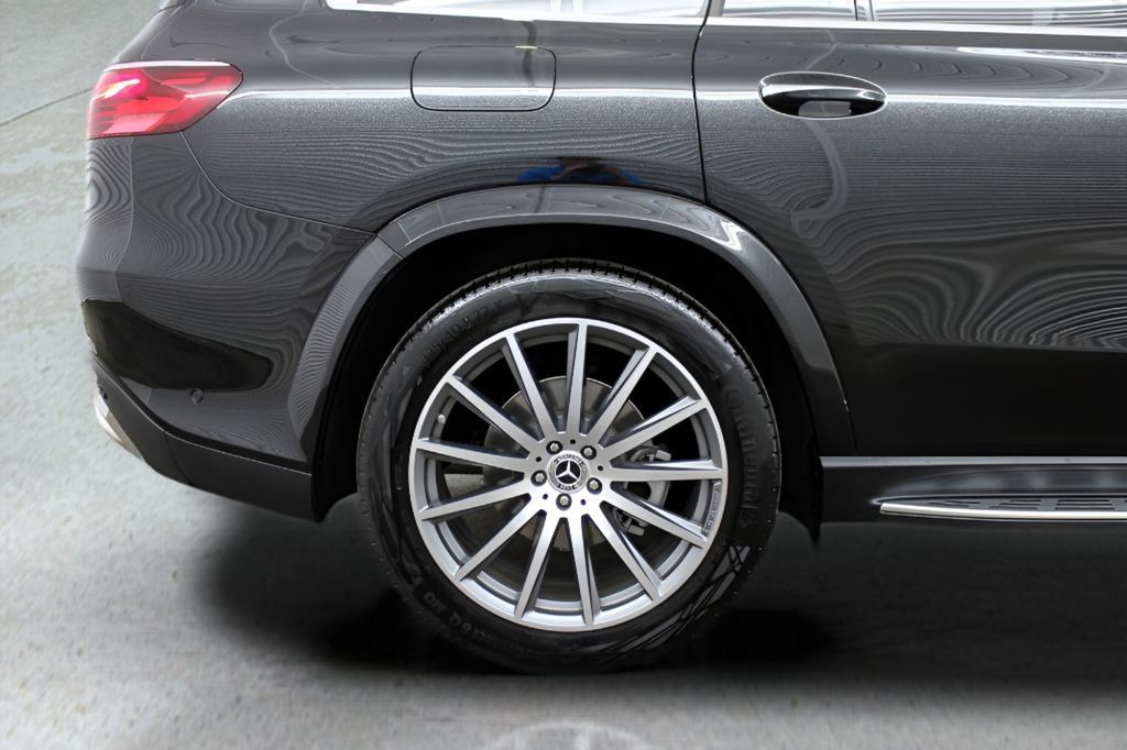 Used 2026 Mercedes-Benz GLS 580 4MATIC image 43