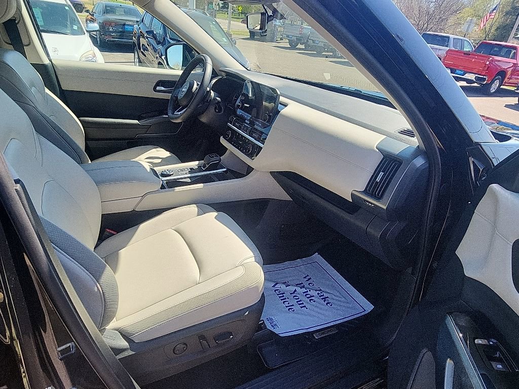 Used 2025 Nissan Pathfinder SL w/ Cargo Package AWD/4WD image 18
