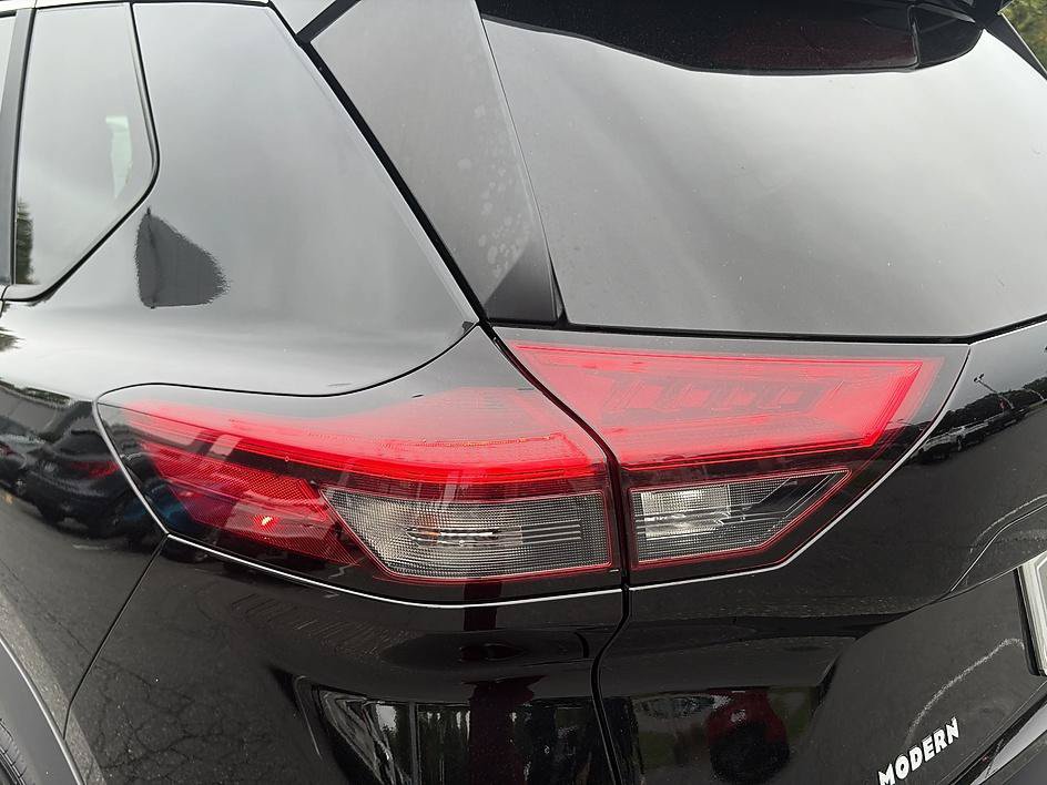 Certified 2025 Nissan Rogue SV AWD/4WD image 16
