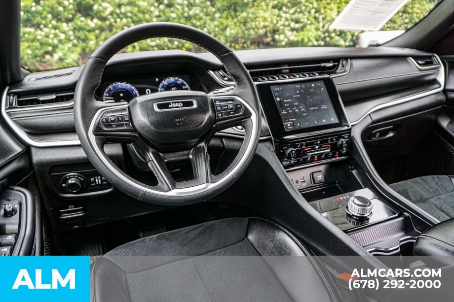 Used 2025 Jeep Grand Cherokee Altitude AWD/4WD image 24
