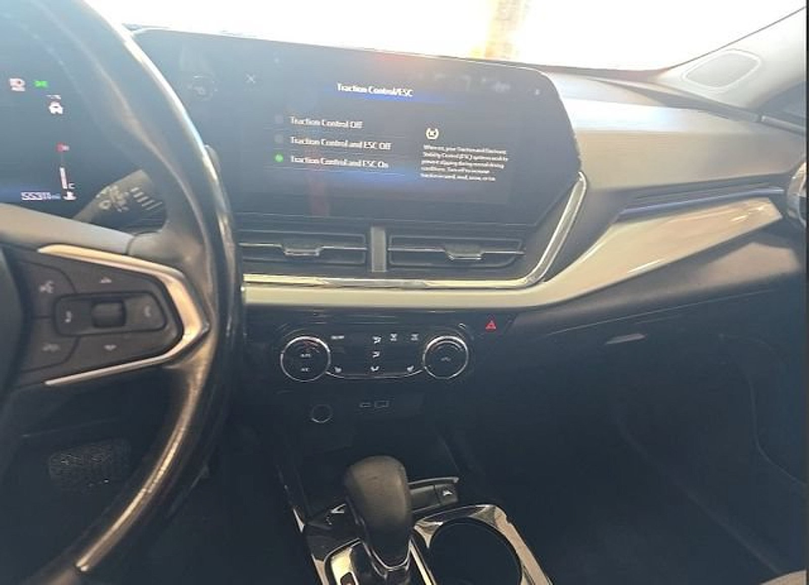Used 2024 Chevrolet Trax LT w/ Driver Confidence Package FWD image 15