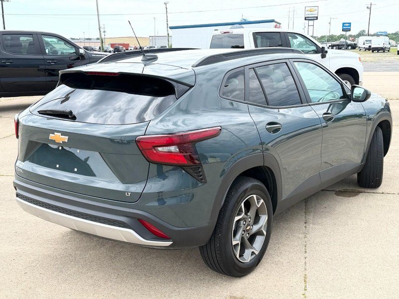 Used 2025 Chevrolet Trax LT FWD image 4