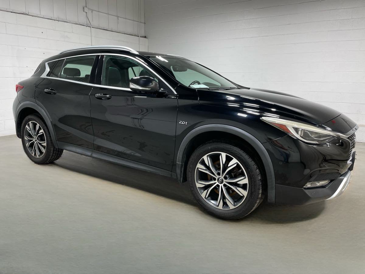 Used 2018 INFINITI QX30 AWD w/ Cargo Package image 3