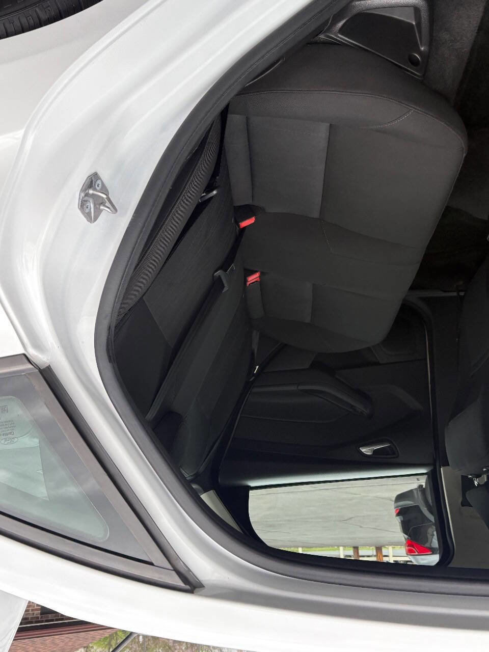 Used 2015 Ford Focus SE FWD image 23