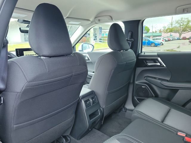 New 2026 Mitsubishi Outlander ES FWD image 13