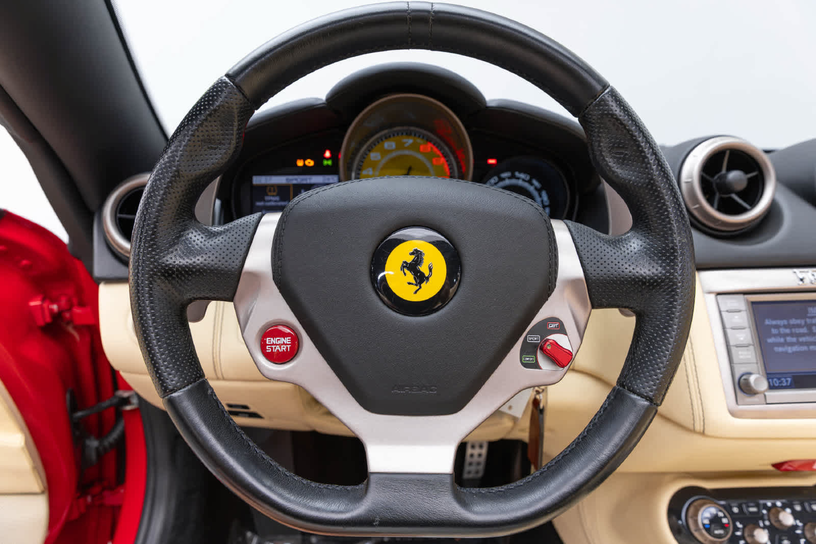 Used 2010 Ferrari California RWD image 15