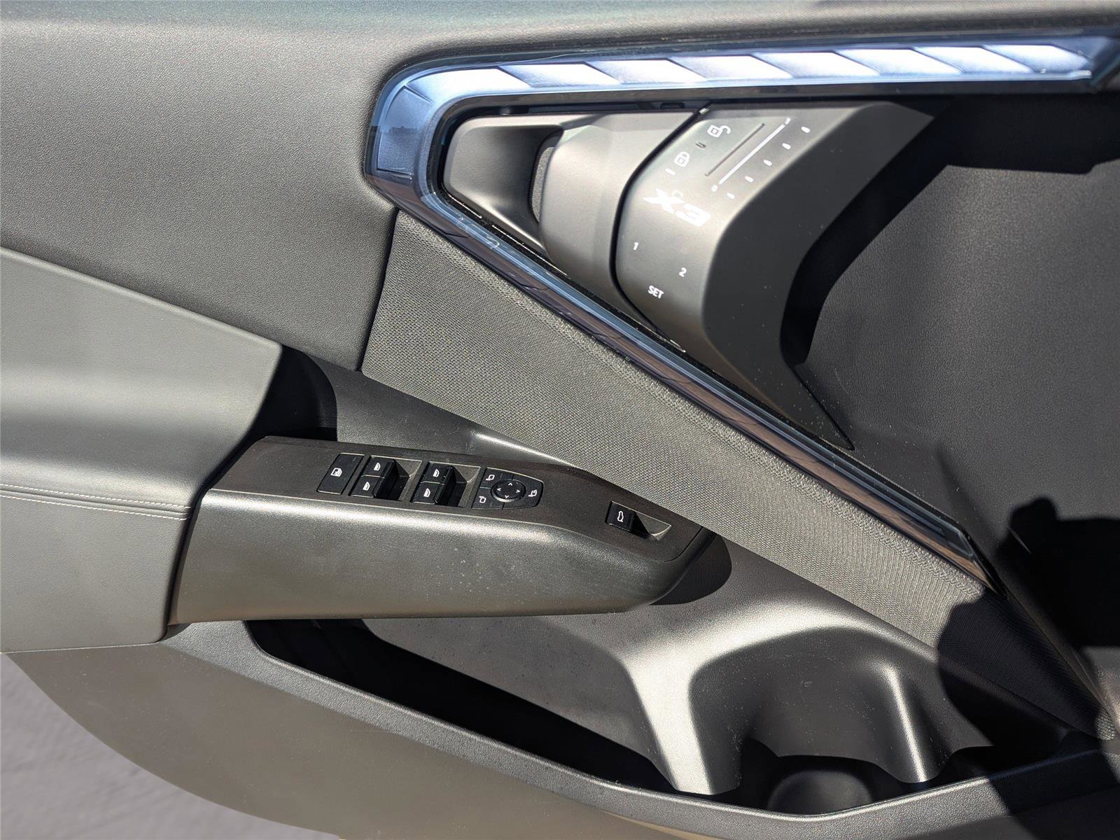 Used 2025 BMW X3 xDrive30i w/ Premium Package image 19