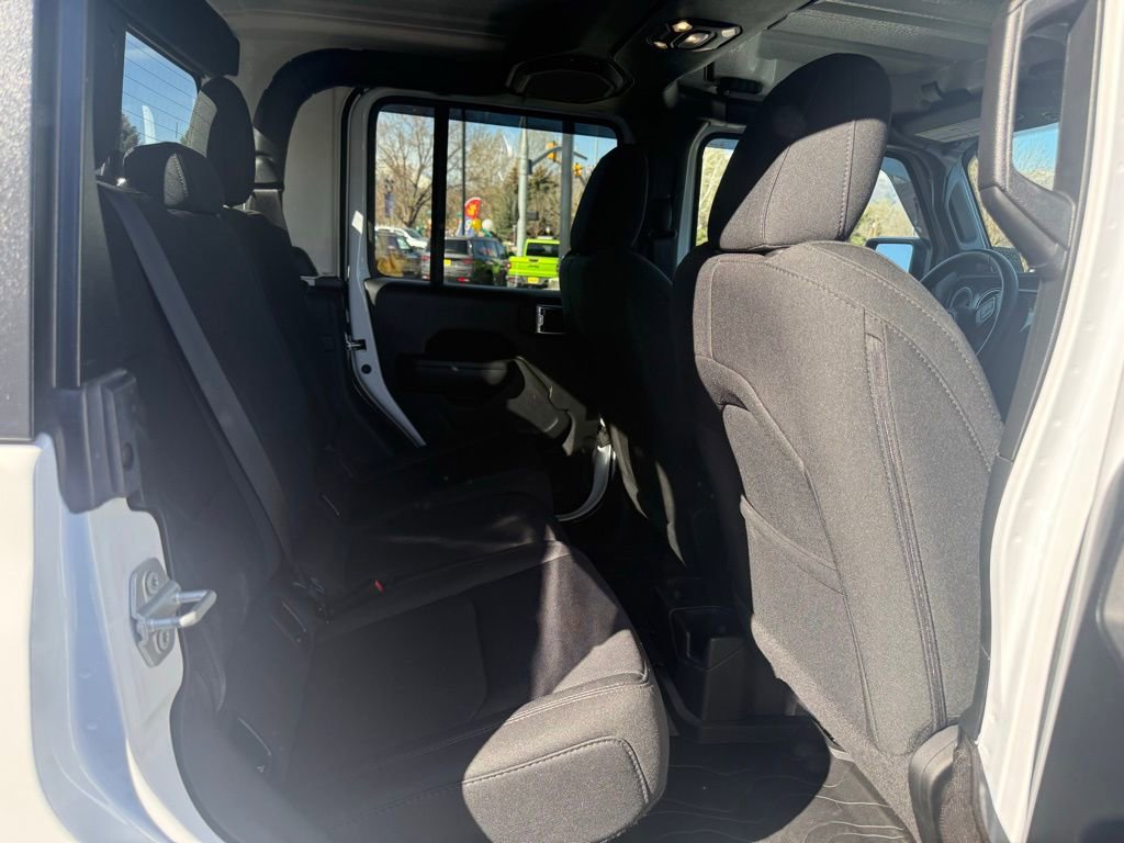 Used 2021 Jeep Gladiator Willys image 16