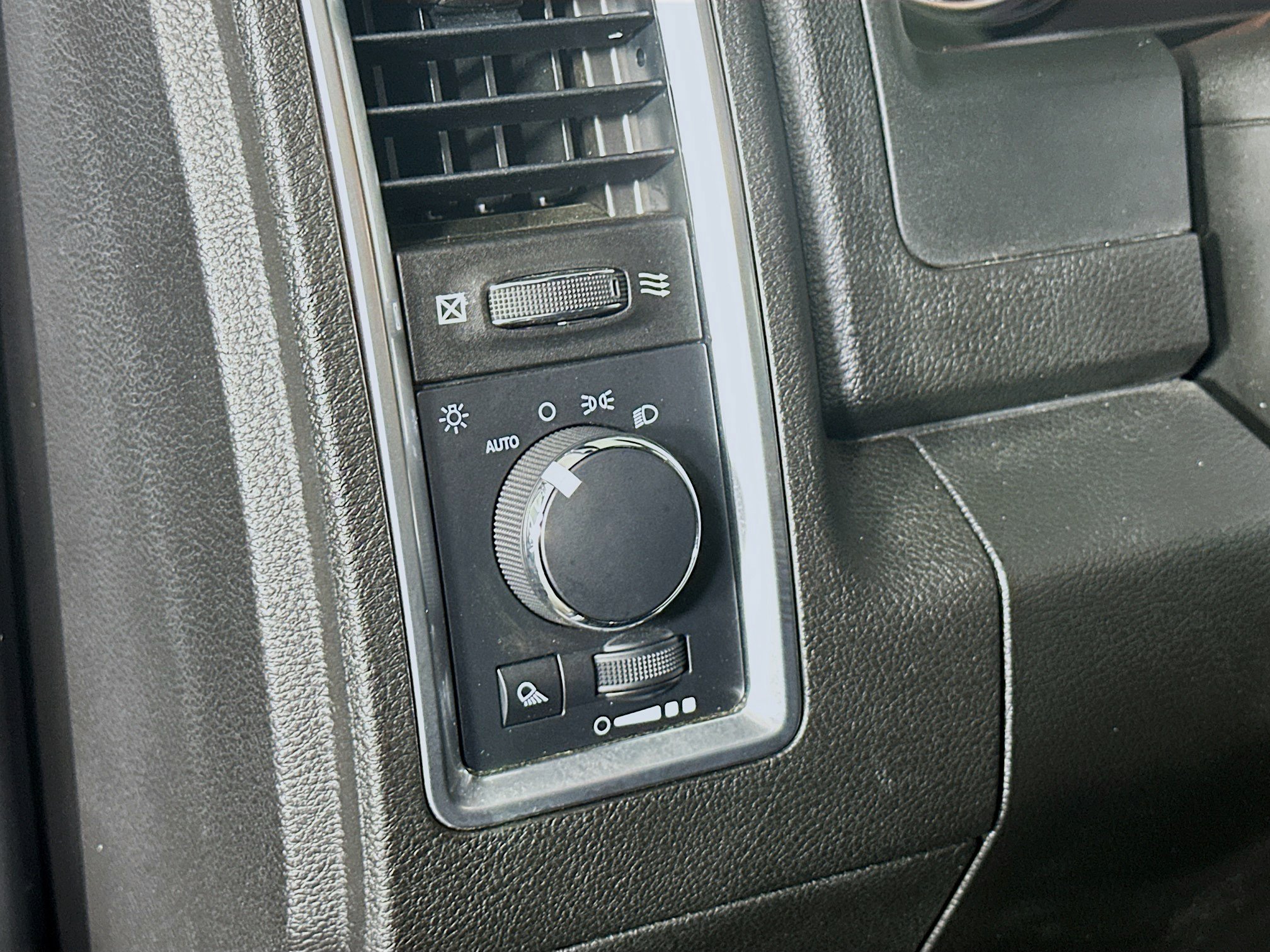 Used 2022 RAM 1500 Warlock RWD image 16