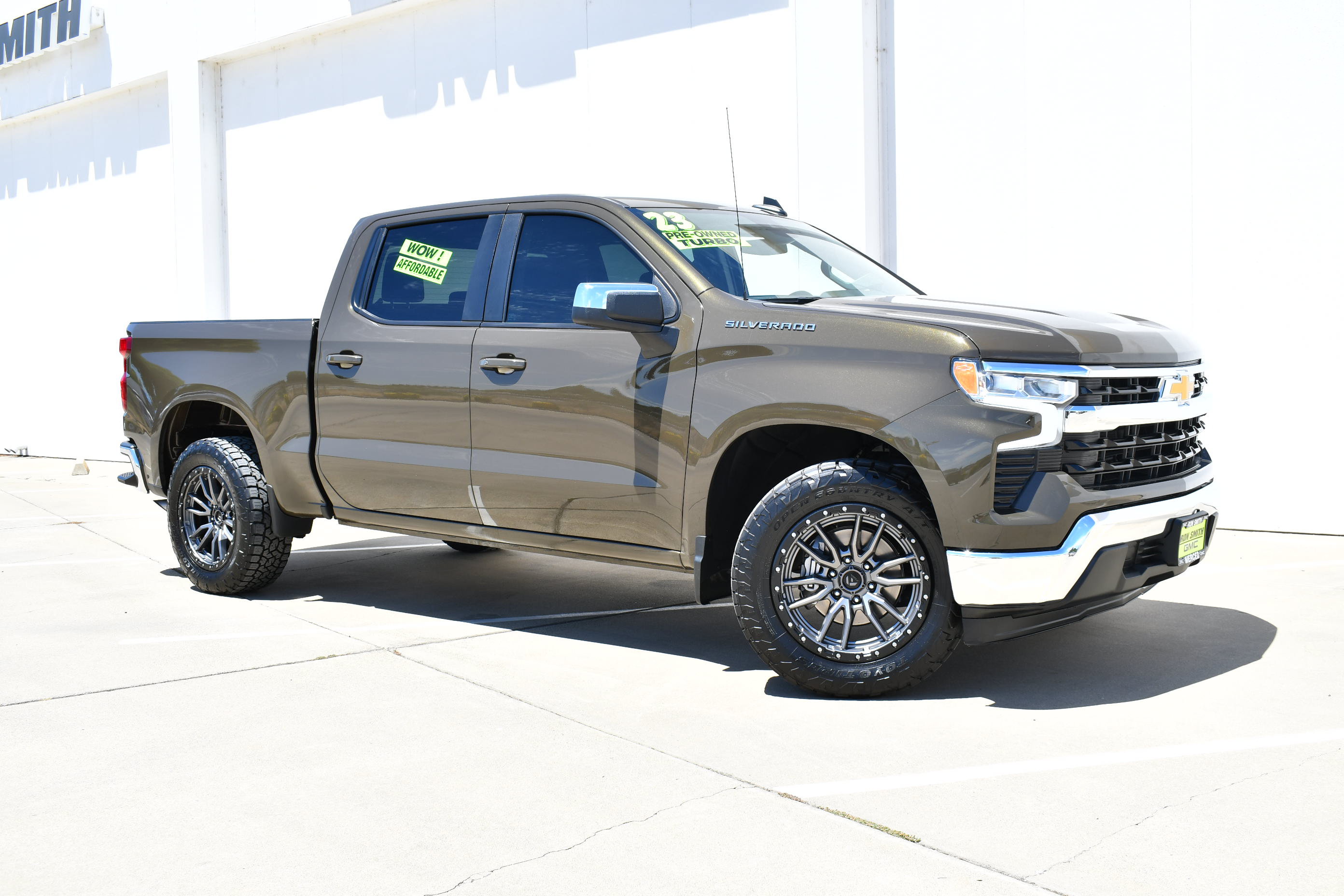 Used 2023 Chevrolet Silverado 1500 LT RWD image 2