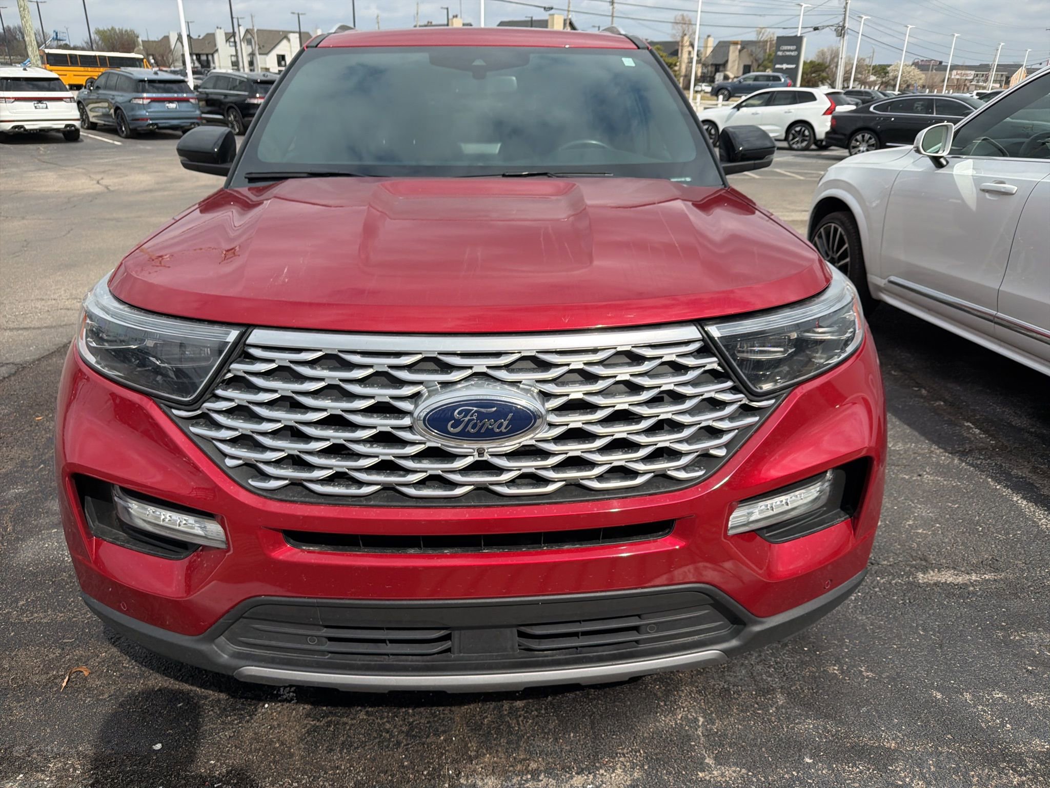 Used 2020 Ford Explorer Platinum w/ Premium Technology Package image 2