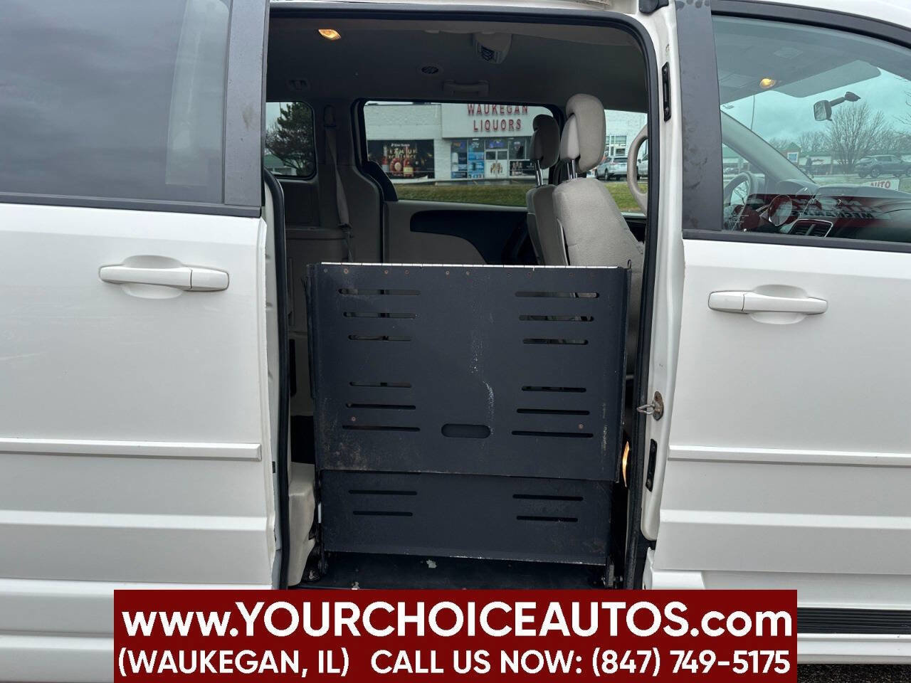 Used 2012 Dodge Grand Caravan SE image 18