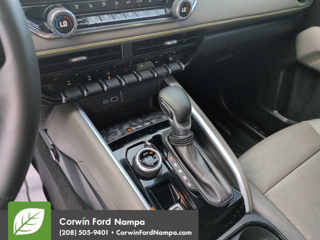 Used 2024 Chevrolet Colorado ZR2 w/ ZR2 Convenience Package III AWD/4WD image 17
