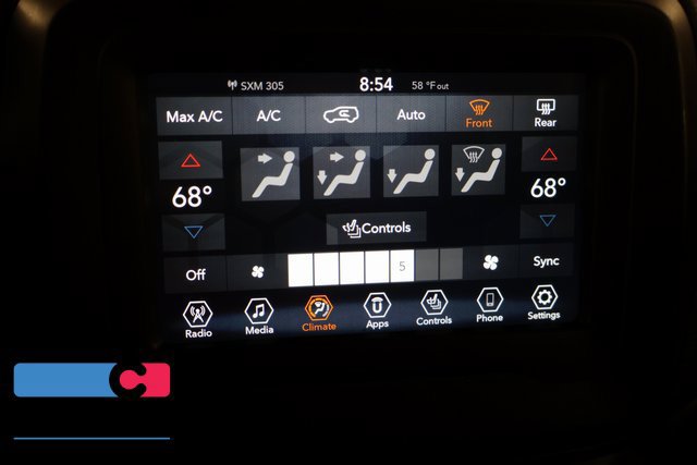 Used 2020 Jeep Renegade Latitude w/ Cold Weather Group FWD image 22