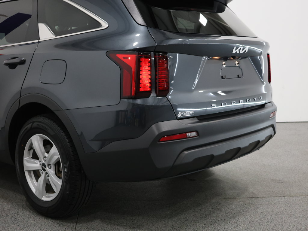 Used 2022 Kia Sorento LX FWD image 10