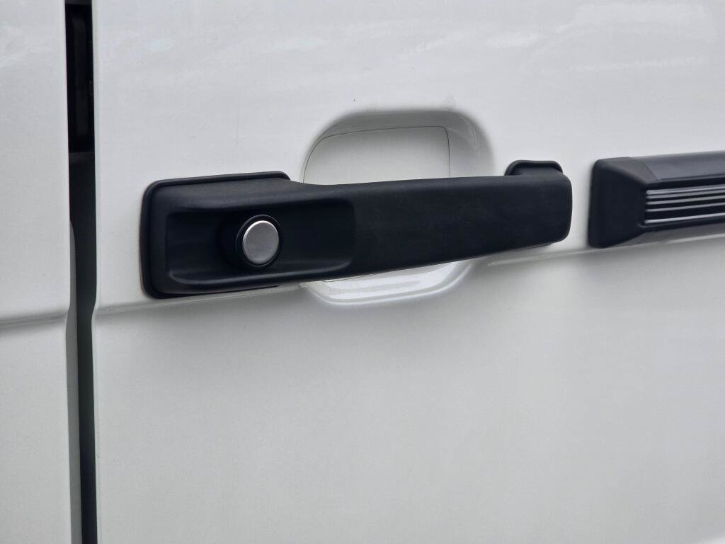 Used 2018 Mercedes-Benz G 550 Squared image 33