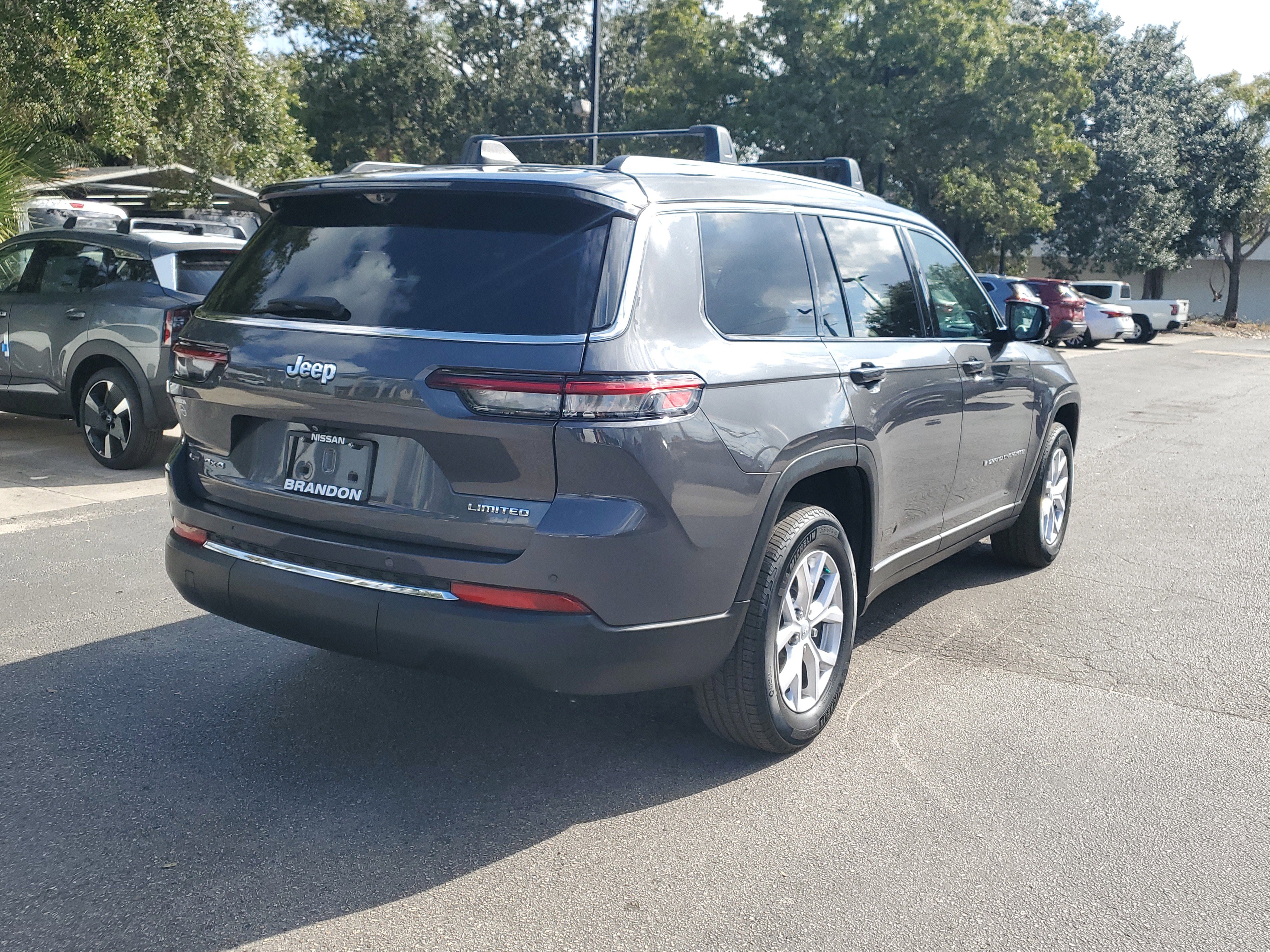 Used 2022 Jeep Grand Cherokee L Limited w/ Luxury Tech Group II image 7