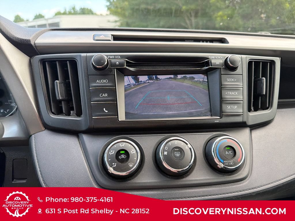 Used 2018 Toyota RAV4 LE FWD image 20