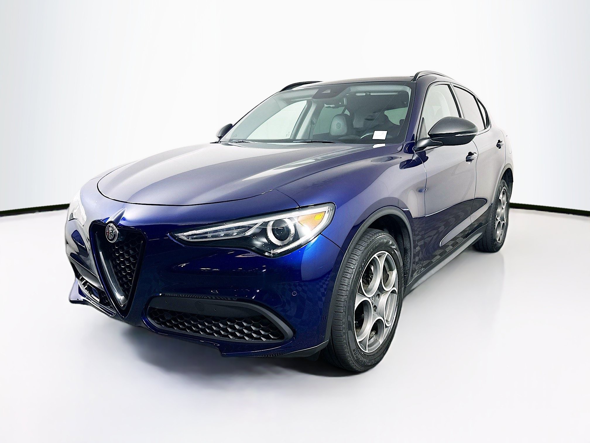 Used 2021 Alfa Romeo Stelvio Sprint w/ Nero Edizione AWD/4WD image 3