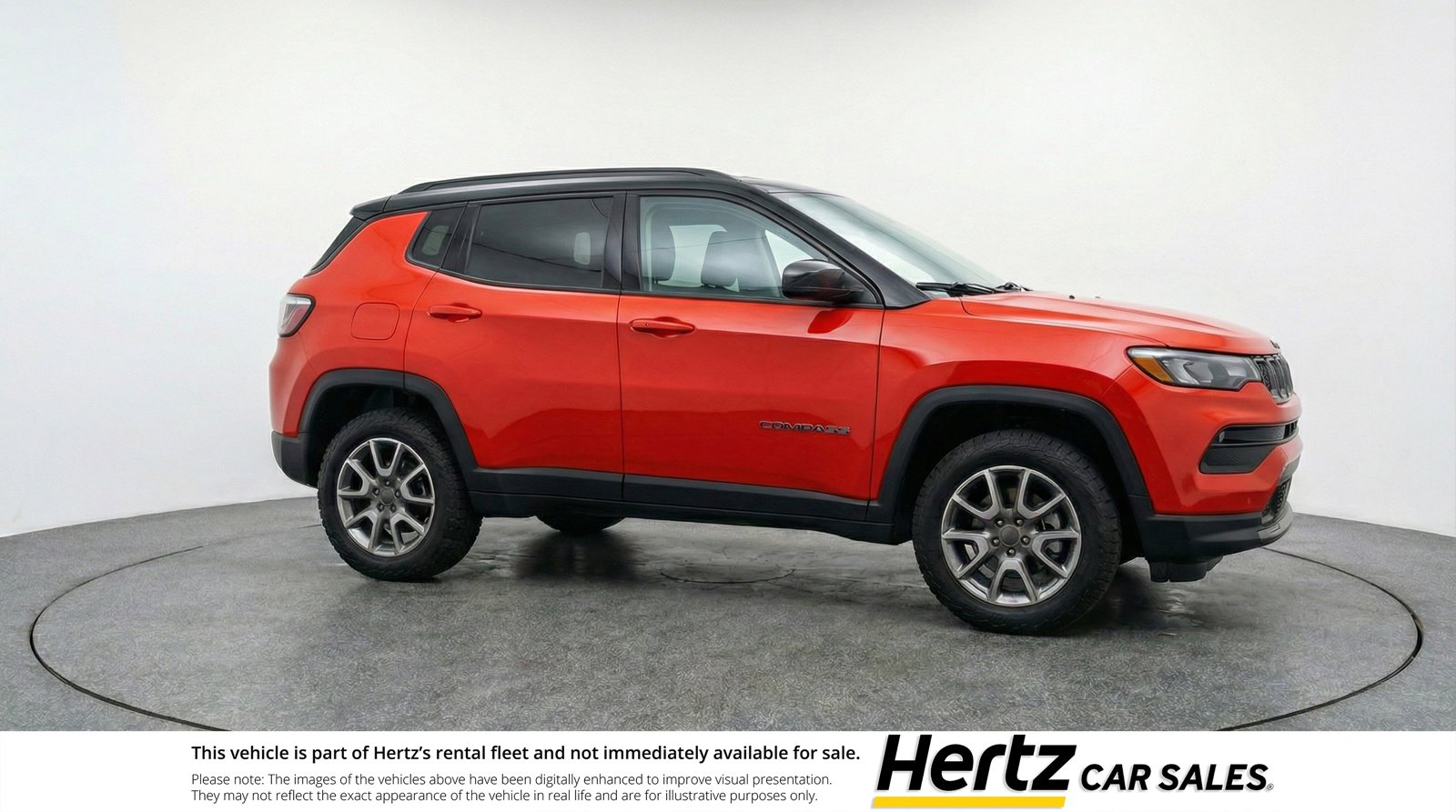 Used 2025 Jeep Compass Trailhawk image 1