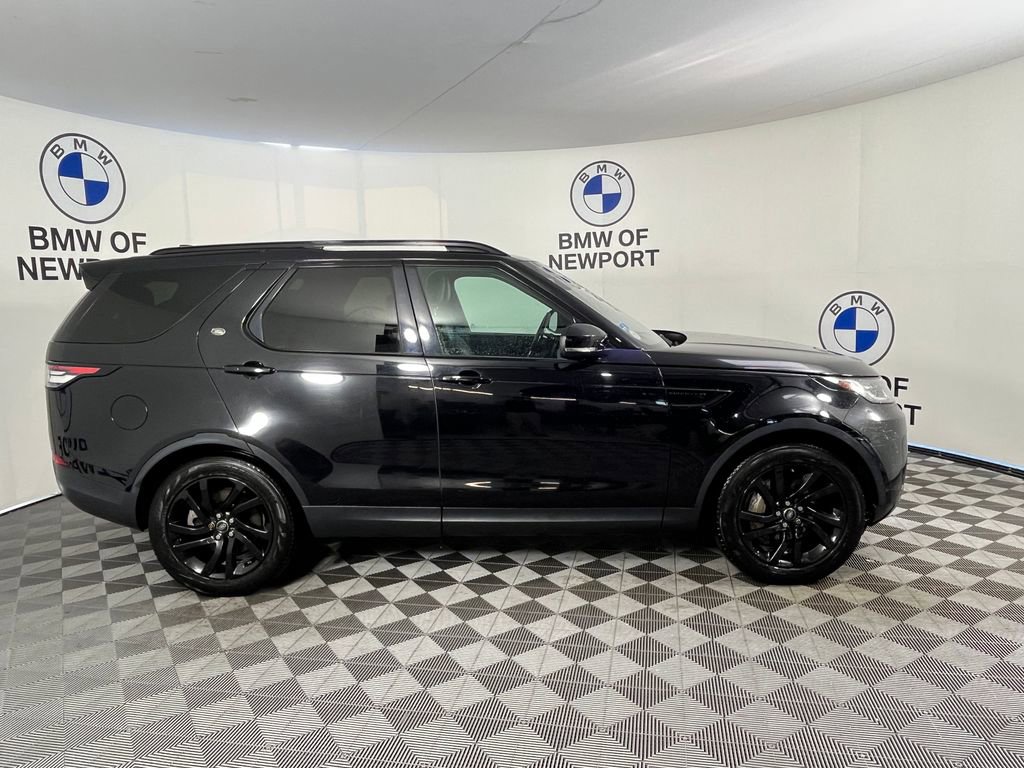 Used 2018 Land Rover Discovery SE AWD/4WD image 2