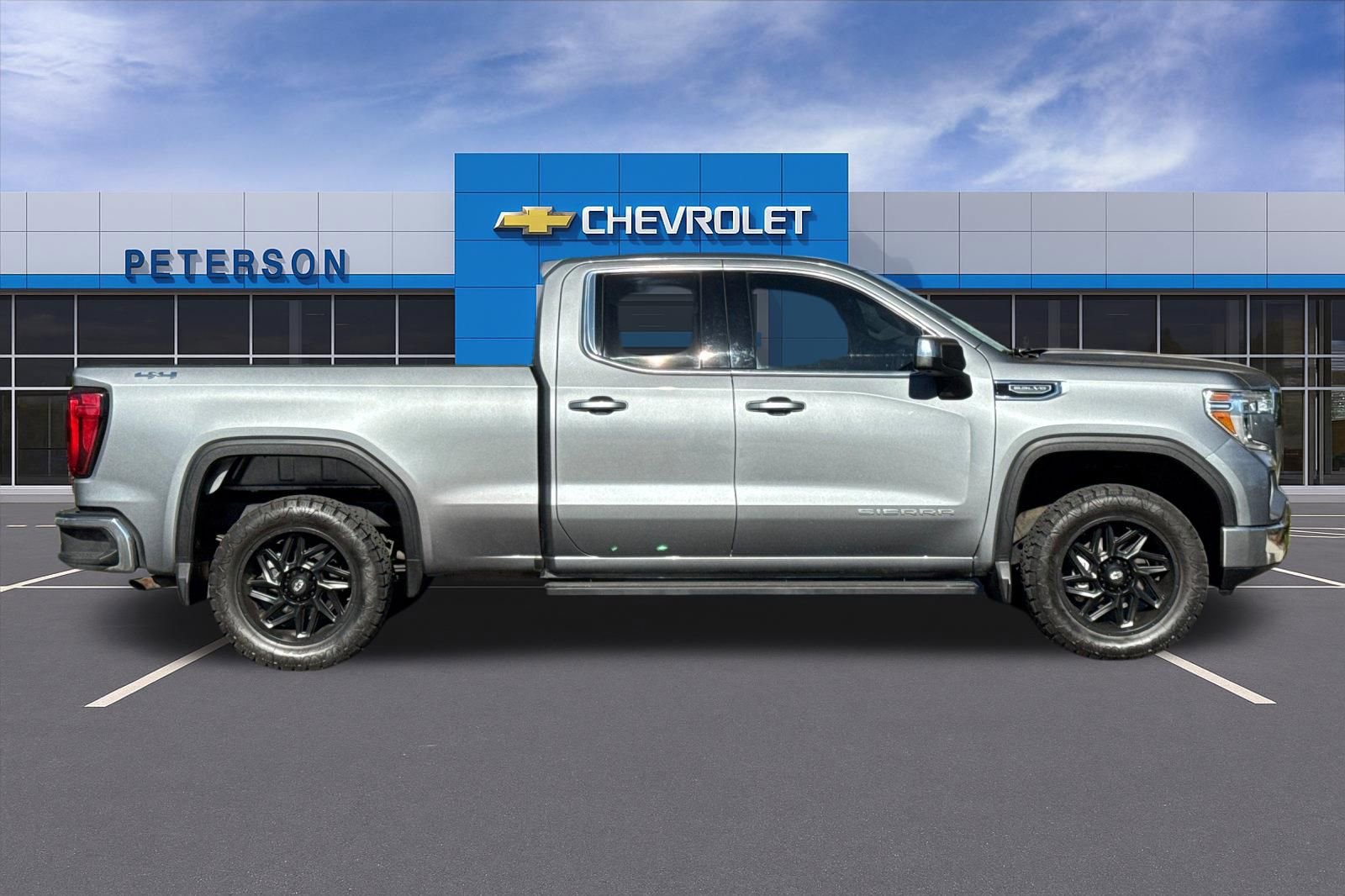 Used 2020 GMC Sierra 1500 SLE w/ Remote Start Package AWD/4WD image 3