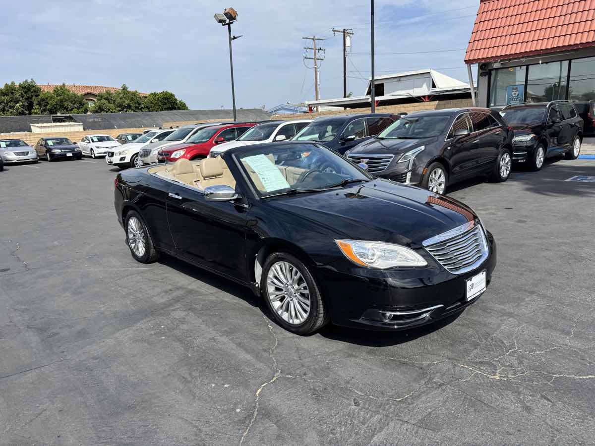 Used 2013 Chrysler 200 Limited FWD image 4