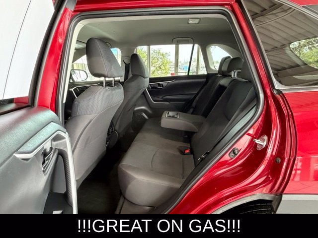 Used 2022 Toyota RAV4 LE AWD/4WD image 15