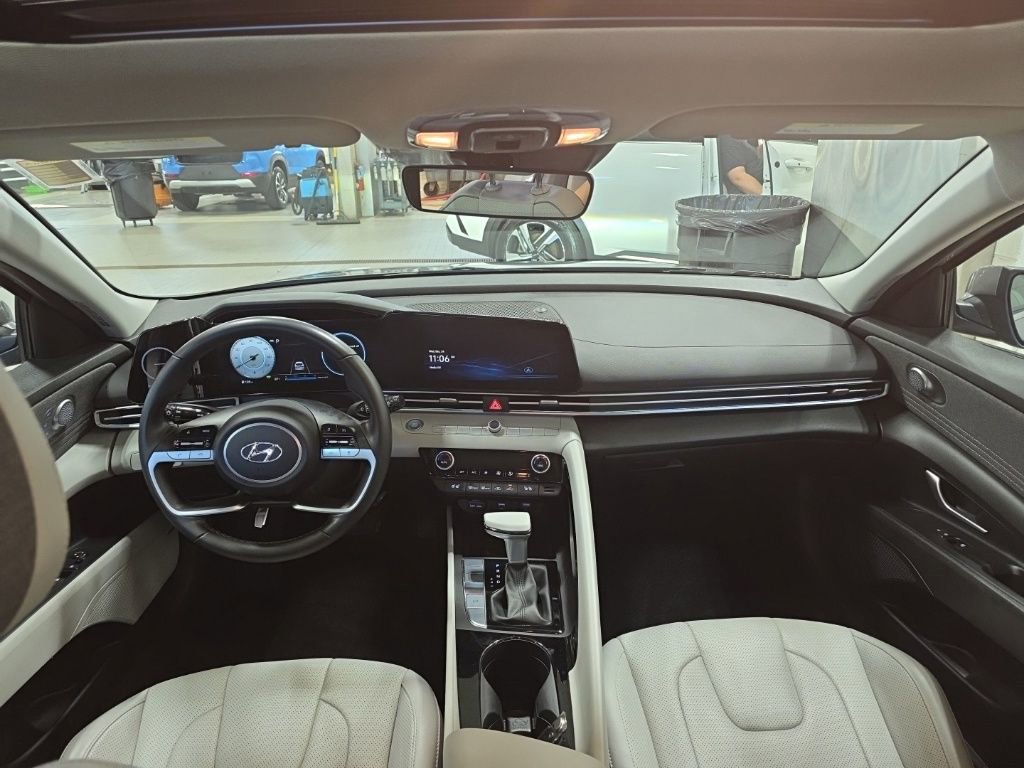 Used 2022 Hyundai Elantra Limited image 20